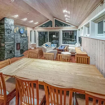 Holiday home Beautiful In Torvikbygd With Wifi
